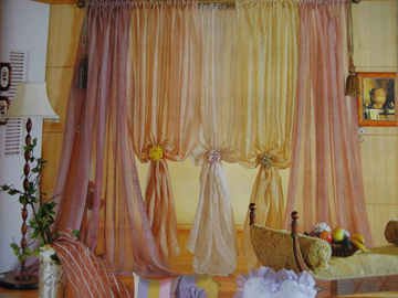  Embroidered Curtain (Rideau brodé)