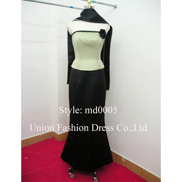  Mother Dress (Mère à l`habiller)
