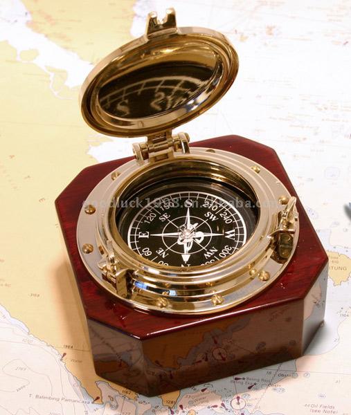 Paperweight, Compass (Пресс-папье, компас)