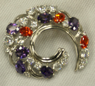  Brooch (Broche)