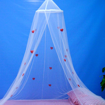  Bed Canopy With Hearts Applique (Canopy Bed With Hearts Applikationen)