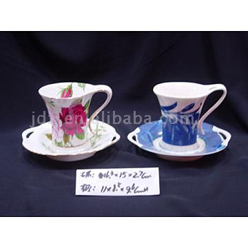  Porcelain Cups and Saucers (Tasses et soucoupes en porcelaine)