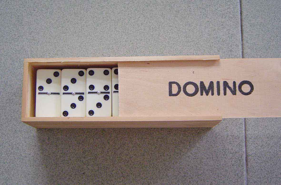  wooden box double 6 dominoes ( wooden box double 6 dominoes)