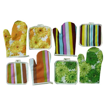  Oven Mitts and Pot Holders (Four mitaines et Pot titulaires)