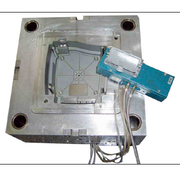  Hot Runner System Mold