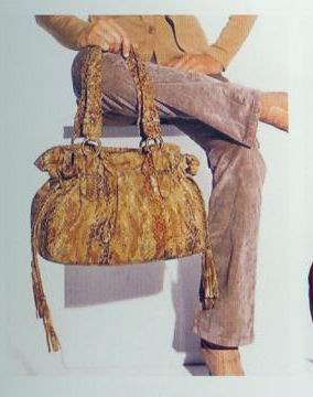  Fashionable Leather Handbag ()