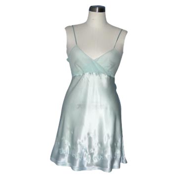  100% Silk Embroidered Ladies` Nightgown ( 100% Silk Embroidered Ladies` Nightgown)