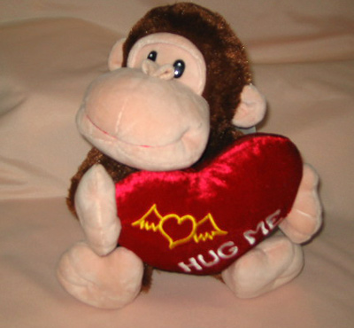  Plush Monkey with Heart (Plüsch-Affe mit Herz)