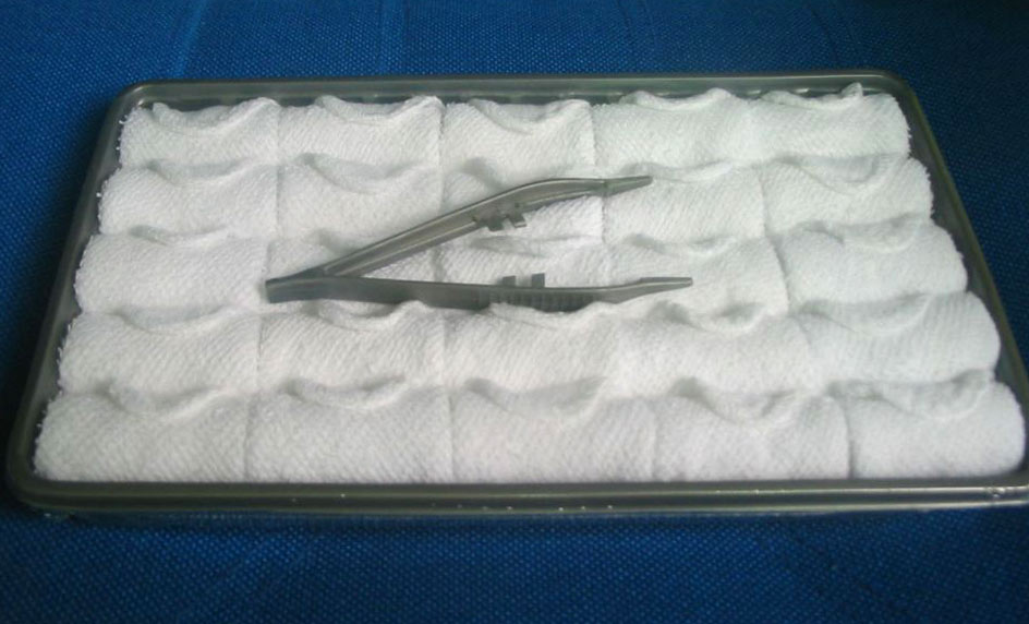  Rolled Cotton Towel in Tray ( Rolled Cotton Towel in Tray)