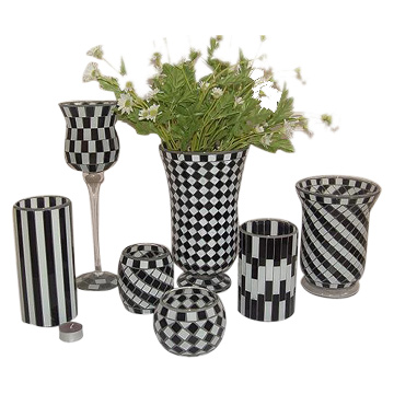  Mosaic Vases and Hurricane Lamps (Mosaic Vases et l`ouragan Lampes)