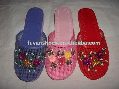  Rubber Slippers (Rubber Slippers)