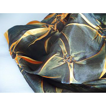  Embroidery On Satin (Broderie sur satin)