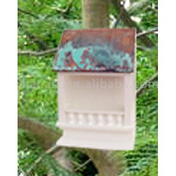  Wooden Bird Feeder with Patina Roof (Mangeoire d`oiseaux en bois patiné de toit)