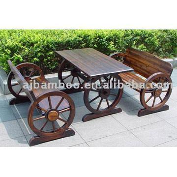  Wooden Table (Table en bois)