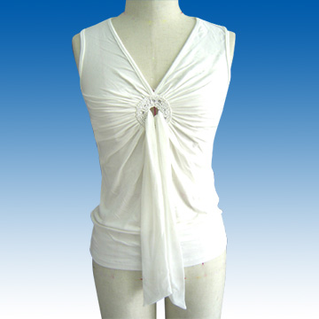  Women`s Knitted Top with Wrinkles