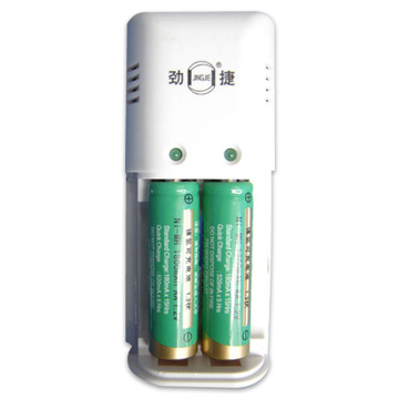  Charger and Battery (Ladegerät und Akku)