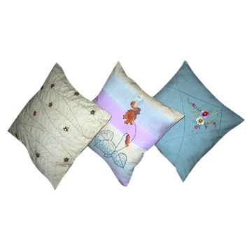  Embroidered Cushion ()