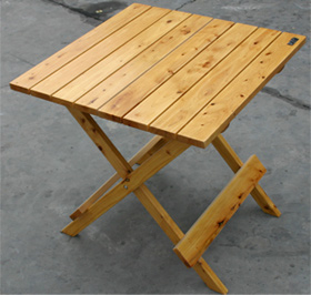  Wooden Table (Table en bois)