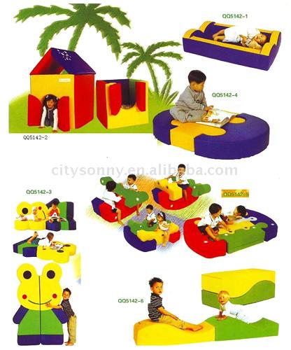  Slides, Ball Pools (Toboggans, Ball Piscines)