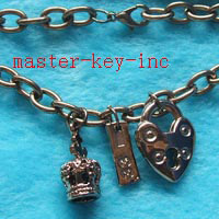  New Crown Bracelet with Heart Shaped Key