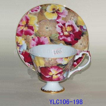  Coffee Cup and Saucer (Kaffeetasse mit Untertasse)