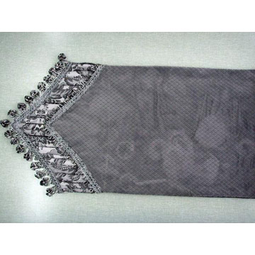  Table Runner with Onion Trim (Chemin de table à l`oignon Trim)