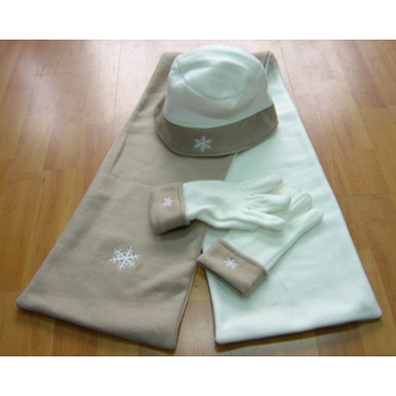  Fleece Hat, Scarf & Gloves (Fleece bonnet, écharpe et gants)