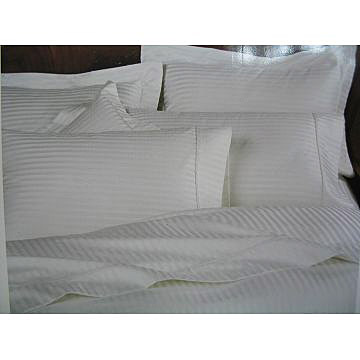  Striped Satin Bedding Set ( Striped Satin Bedding Set)