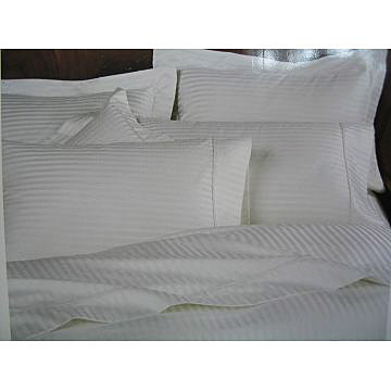  Striped Satin Bedding Set (Taies satin rayé)