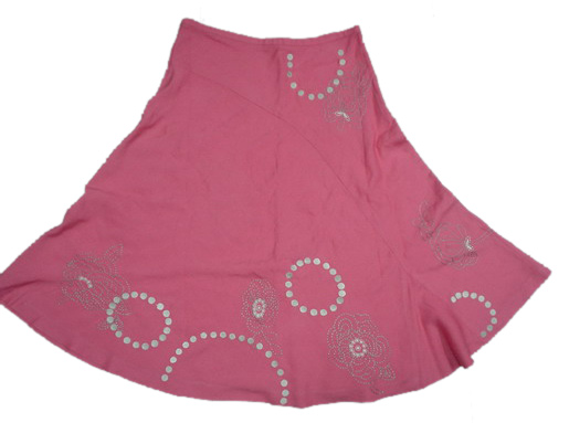  Skirt with Embroidery on the Back ( Skirt with Embroidery on the Back)