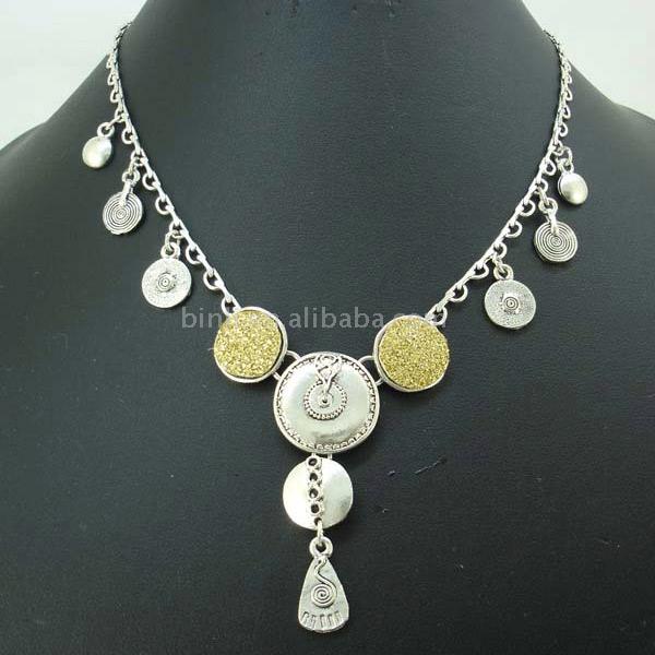  Necklace (Collier)