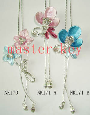  Beautiful Necklace (Magnifique collier)