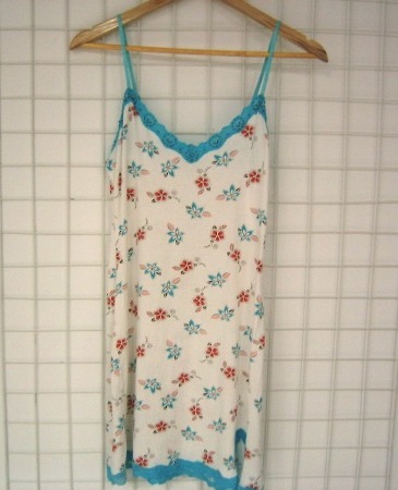  Ladies` Nightwear (Dames Vêtements)