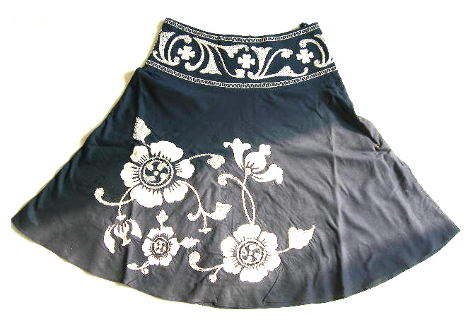  Ladies` Skirt with Patch Embroidery (Ladies `Jupe avec Patch Broderie)