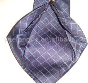  Four Folded Necktie (Quatre pliées Cravate)