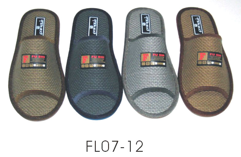 Men`s Slippers ()