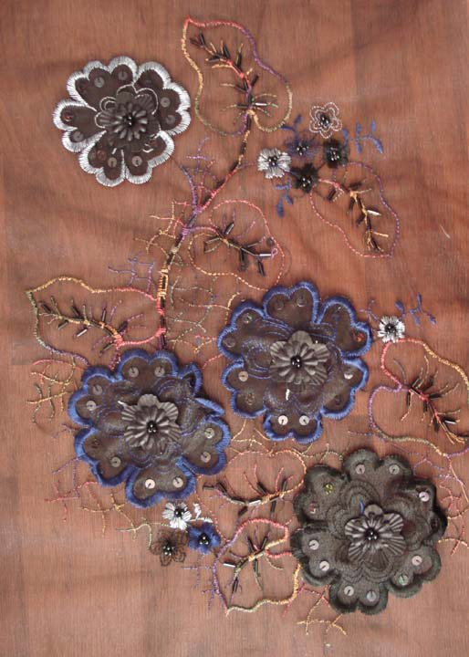  Metallic Embroidered Tulle with Small Flower Applique ( Metallic Embroidered Tulle with Small Flower Applique)