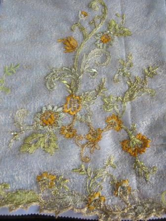  Embroidered Organza (Organza brodé)