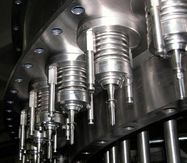  Rinsing, Filling and Capping Machine (Spül-, Füll-und Verschließmaschine)