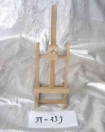  wooden easel (деревянного мольберта)