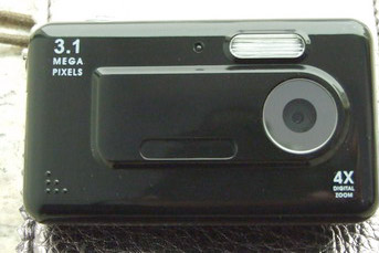  3.1 Megapixel Digital Camera with 1.5" LTPS Display (3,1 mégapixels Appareil photo numérique avec écran LTPS 1.5 ")