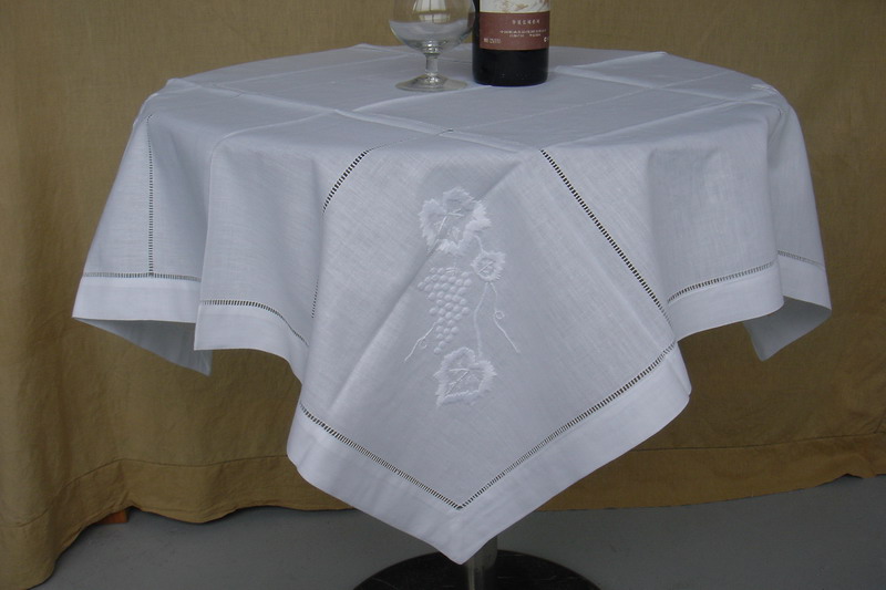  Tablecloth with Handmade Hemstitch, Cutwork, Drawnwork and Artex (Nappe avec la main Ourlet à jour, CUTWORK, Drawnwork et ARTEX)