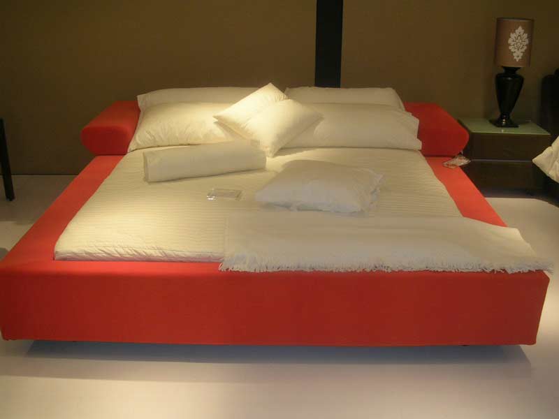  Bed and Bedding