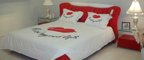  Bed and Bedding