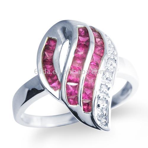 18K Gold Ruby Diamond Ring (18K Gold Ruby Diamond Ring)
