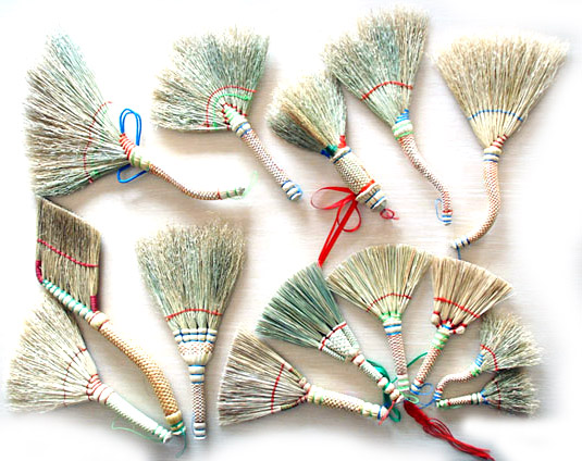  New Hand-Made Broom (Nouveau Hand-Made Broom)