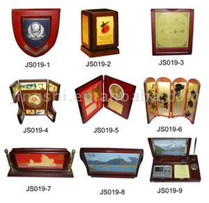  Wooden Crafts (D`artisanat en bois)