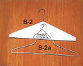 Paint-Sprayed & Paper-Wrapped Hanger with Shoulder (Peinture-Sprayed & Paper-Wrapped Hanger à l`épaule)