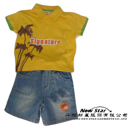  Children`s T-Shirt and Shortall (T-shirt pour enfants et Shortall)