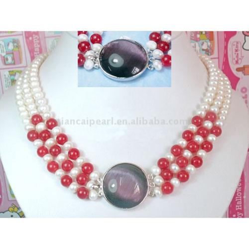Three Strands Pearl Necklace with Coral Beads (Three Strands Pearl Necklace with Coral Beads)
